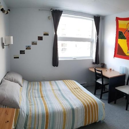 Very Nice, Clean And Quiet Double Room Next To Downtown มอนทรีอัล ภายนอก รูปภาพ