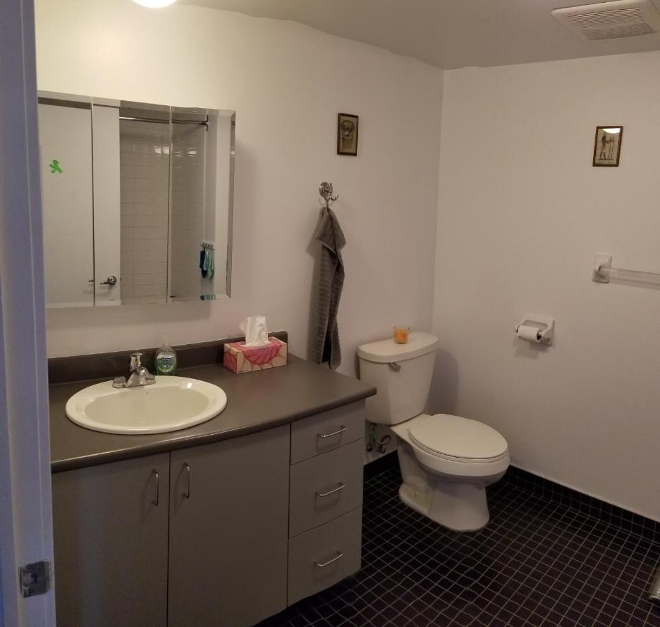 Very Nice, Clean And Quiet Double Room Next To Downtown มอนทรีอัล ภายนอก รูปภาพ