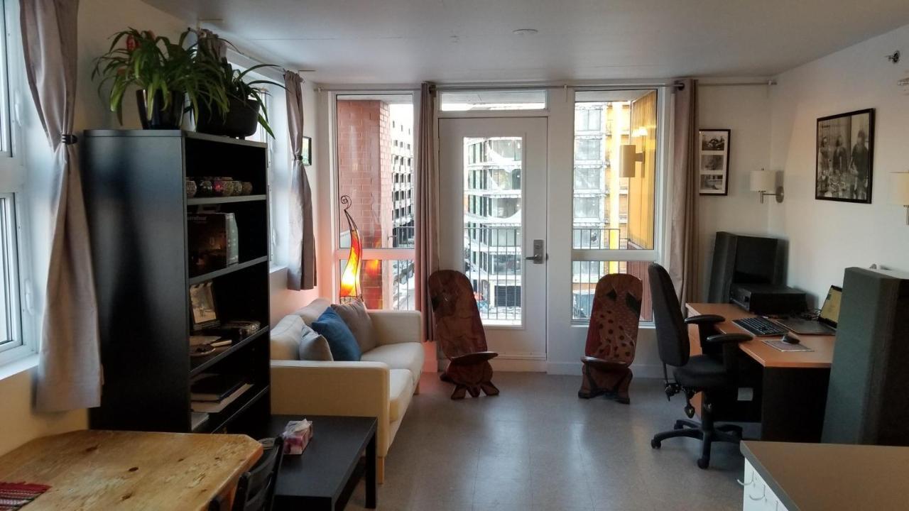 Very Nice, Clean And Quiet Double Room Next To Downtown มอนทรีอัล ภายนอก รูปภาพ