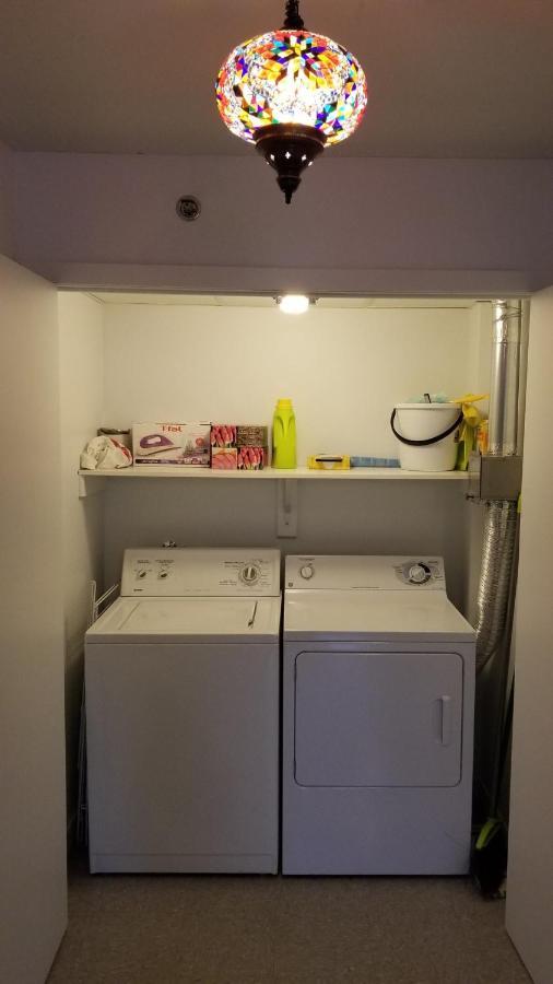 Very Nice, Clean And Quiet Double Room Next To Downtown มอนทรีอัล ภายนอก รูปภาพ